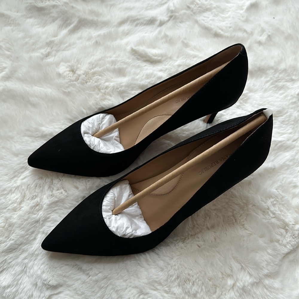 Banana Republic Size 9 Suede Heels Never Worn